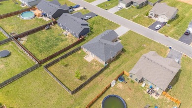 Don't miss this well-maintained 4-bedroom, 2-bathroom home with on Franklin Country Club in Kentucky - for sale on GolfHomes.com, golf home, golf lot