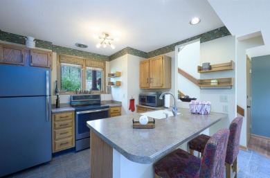 Beautifully appointed and tastefully updated end-unit Spring on Eagle Ridge Inn and Resort in Illinois - for sale on GolfHomes.com, golf home, golf lot