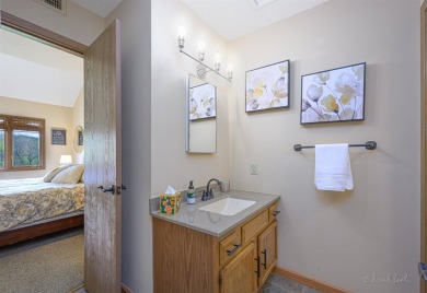 Beautifully appointed and tastefully updated end-unit Spring on Eagle Ridge Inn and Resort in Illinois - for sale on GolfHomes.com, golf home, golf lot