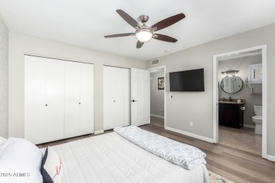 Beautifully updated 2BR, 2BA + Den Maya floor plan in the active on Cottonwood Country Club in Arizona - for sale on GolfHomes.com, golf home, golf lot