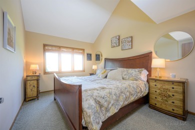 Beautifully appointed and tastefully updated end-unit Spring on Eagle Ridge Inn and Resort in Illinois - for sale on GolfHomes.com, golf home, golf lot