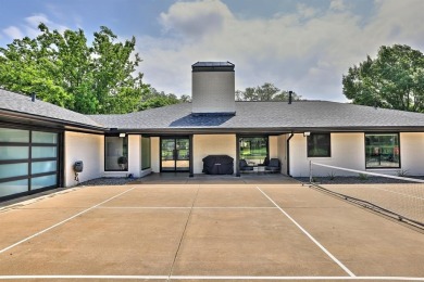 Golf Course Lot! Totally updated 3 bedroom, 2.5 bath home with on Ridglea Golf Course in Texas - for sale on GolfHomes.com, golf home, golf lot