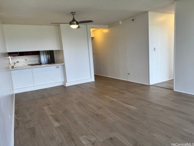 Rarely available 3 bedroom, 2 bath, 2 parking unit at Horizon on Honolulu Country Club in Hawaii - for sale on GolfHomes.com, golf home, golf lot