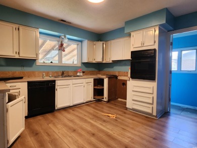 CALLING ALL INVESTORS --- Fixer Upper Estate Sale!!! Have you on Beachwood Golf Club in South Carolina - for sale on GolfHomes.com, golf home, golf lot