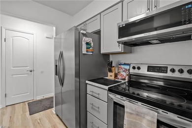 Well-maintained condominium located in the Villas of Glenwood on Honey Bee Golf Club in Virginia - for sale on GolfHomes.com, golf home, golf lot