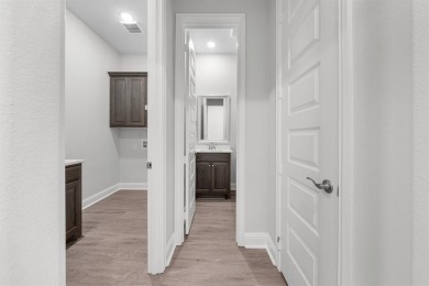 MLS# 20812378 - Built by Altura Homes - Ready Now! ~ This on Heath Golf and Yacht Club in Texas - for sale on GolfHomes.com, golf home, golf lot