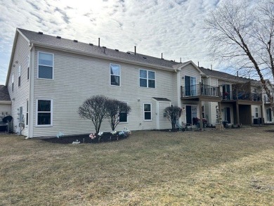 RECENTLY REMODELED, MOVE-IN READY 2 Bedroom, 2 Bath, 2nd floor on The Links at Carillon in Illinois - for sale on GolfHomes.com, golf home, golf lot