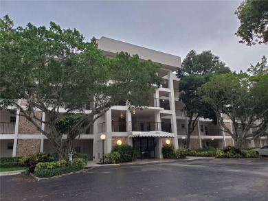 Great price for this large unit in sough afer Palm Aire CC! Very on Palm-Aire Country Club and Resort - Palms in Florida - for sale on GolfHomes.com, golf home, golf lot