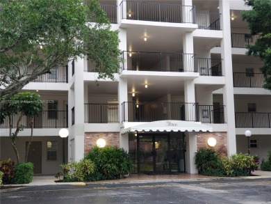 Great price for this large unit in sough afer Palm Aire CC! Very on Palm-Aire Country Club and Resort - Palms in Florida - for sale on GolfHomes.com, golf home, golf lot