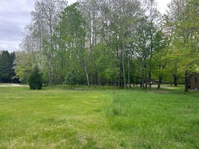 Great buildable lot on the 10th hole at the Royal Golf Course on Canadian Lakes Country Club-The Royal Course in Michigan - for sale on GolfHomes.com, golf home, golf lot