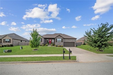 All-brick 4 bed, 2 bath, single-level home with a spacious on Stonebridge Meadows Golf Club in Arkansas - for sale on GolfHomes.com, golf home, golf lot