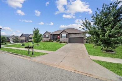 All-brick 4 bed, 2 bath, single-level home with a spacious on Stonebridge Meadows Golf Club in Arkansas - for sale on GolfHomes.com, golf home, golf lot