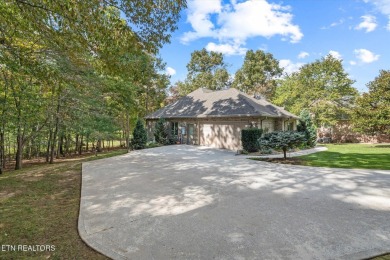 Beautiful, well-maintained, full brick wrapped golf home, built on Heatherhurst Golf Course in Tennessee - for sale on GolfHomes.com, golf home, golf lot