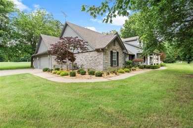 COMING SOON! No offers, no showings until 6/13/25. 

Surround on Patricia Island Golf Club in Oklahoma - for sale on GolfHomes.com, golf home, golf lot
