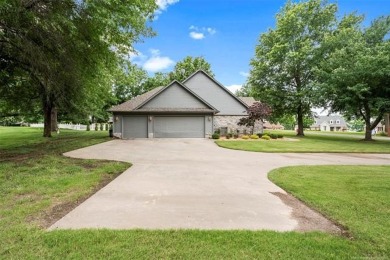COMING SOON! No offers, no showings until 6/13/25. 

Surround on Patricia Island Golf Club in Oklahoma - for sale on GolfHomes.com, golf home, golf lot