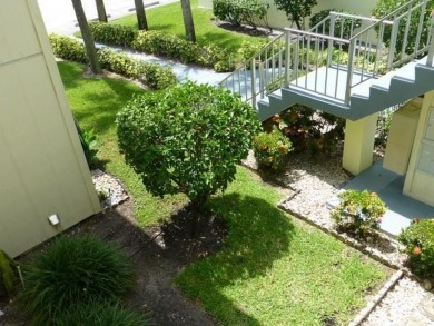 55+ community. Welcome to this appealing second-floor residence on Kings Point Golf -Flanders Way in Florida - for sale on GolfHomes.com, golf home, golf lot