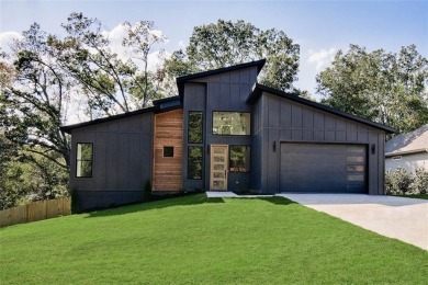 OPEN HOUSE THIS SATURDAY (10/4) FROM 2-4 PM! Modern luxury w/ on Bella Vista - Metfield Golf Complex and Country Club in Arkansas - for sale on GolfHomes.com, golf home, golf lot