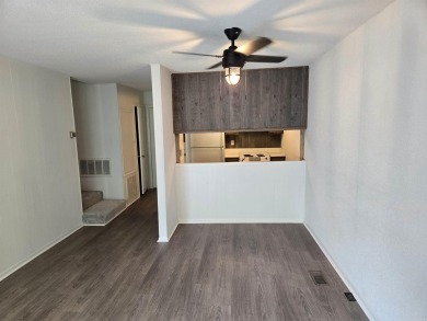 Lovely two-bedroom Condo with brand new carpet upstairs and new on Indian Hills Country Club in Arkansas - for sale on GolfHomes.com, golf home, golf lot