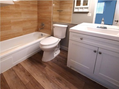 PRICED TO SELL!!! Nice second floor corner 2 bed convertible on Hollybrook Golf and Tennis Club  in Florida - for sale on GolfHomes.com, golf home, golf lot