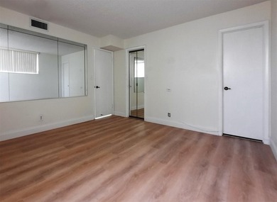 PRICED TO SELL!!! Nice second floor corner 2 bed convertible on Hollybrook Golf and Tennis Club  in Florida - for sale on GolfHomes.com, golf home, golf lot