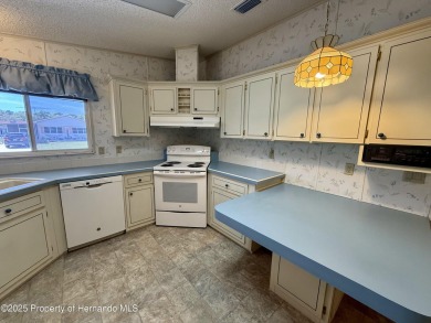 Picture this, a clean move in ready home tucked away in the on High Point Golf Club, Inc. in Florida - for sale on GolfHomes.com, golf home, golf lot