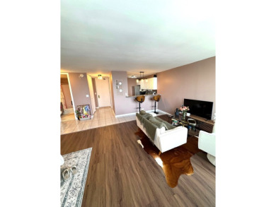 This south-facing bright 550 square foot studio has location on Sydney R. Marovitz Golf Course in Illinois - for sale on GolfHomes.com, golf home, golf lot