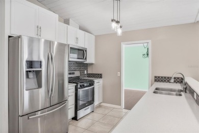 Wonderful 3 bedroom 2 bath pool home in the desirable community on Citrus Hills Golf Club in Florida - for sale on GolfHomes.com, golf home, golf lot