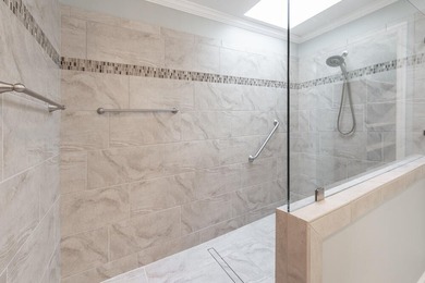 This 4bd 3.5ba home is designed for both comfortable daily on Woodside Plantation Country Club in South Carolina - for sale on GolfHomes.com, golf home, golf lot