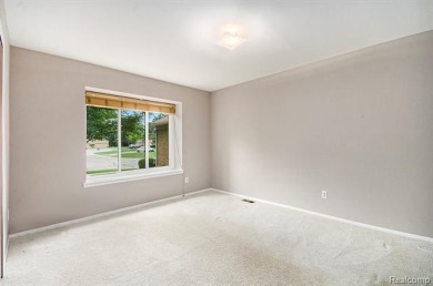 Rochester Hills two bedroom ranch condo with 2 car garage is a on Hampton Golf and Recreation Club in Michigan - for sale on GolfHomes.com, golf home, golf lot
