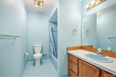 Rochester Hills two bedroom ranch condo with 2 car garage is a on Hampton Golf and Recreation Club in Michigan - for sale on GolfHomes.com, golf home, golf lot
