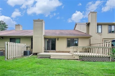 Rochester Hills two bedroom ranch condo with 2 car garage is a on Hampton Golf and Recreation Club in Michigan - for sale on GolfHomes.com, golf home, golf lot