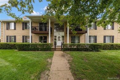 Discover this beautifully updated first floor ranch condo on Maple Lane Golf Club in Michigan - for sale on GolfHomes.com, golf home, golf lot