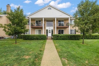 Discover this beautifully updated first floor ranch condo on Maple Lane Golf Club in Michigan - for sale on GolfHomes.com, golf home, golf lot
