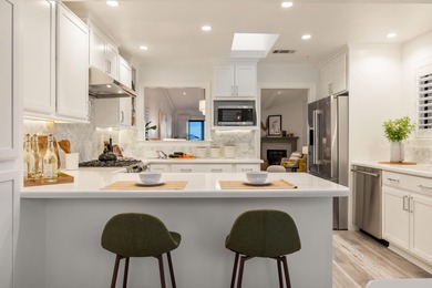 Beautifully updated 2BD/2BA home in Walnut Creek's award-winning on Rossmoor Golf Course in California - for sale on GolfHomes.com, golf home, golf lot