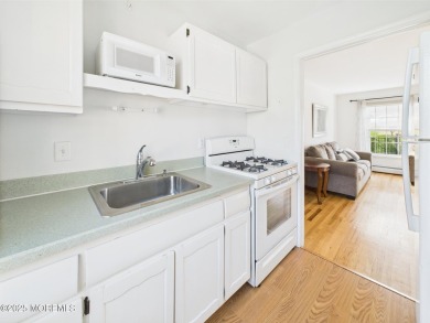 Experience the ideal condo in a prime location just blocks from on Fairway Mews Golf Club in New Jersey - for sale on GolfHomes.com, golf home, golf lot