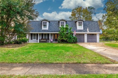 2 Story home with open concept, den area, bedrooms/bathrooms on Pinewood Country Club in Louisiana - for sale on GolfHomes.com, golf home, golf lot