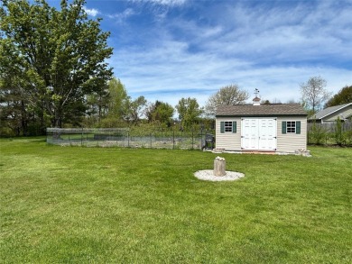 Welcome to this well-maintained ranch-style home offering 3 on Crab Apple Ridge Golf Course in Pennsylvania - for sale on GolfHomes.com, golf home, golf lot
