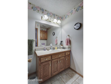 Welcome to this well-maintained, move-in ready 3-bedroom, 2-bath on Twin Hills Golf and Country Club in Missouri - for sale on GolfHomes.com, golf home, golf lot