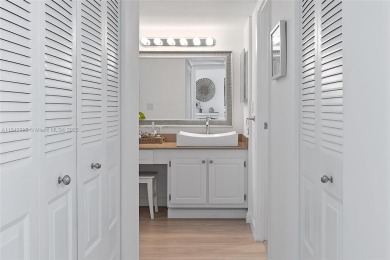 UNIT IN THE HEART OF AVENTURA JUST 5 MIN AWAY FROM THE BEACH on Turnberry Isle Resort and Club in Florida - for sale on GolfHomes.com, golf home, golf lot