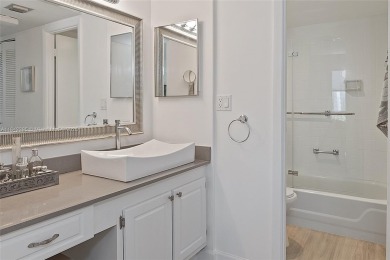 UNIT IN THE HEART OF AVENTURA JUST 5 MIN AWAY FROM THE BEACH on Turnberry Isle Resort and Club in Florida - for sale on GolfHomes.com, golf home, golf lot