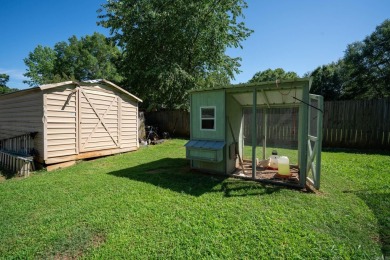 Located in a peaceful cul-de-sac near the golf course, this on Foxwood Golf Club in Arkansas - for sale on GolfHomes.com, golf home, golf lot