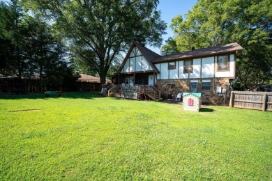 Located in a peaceful cul-de-sac near the golf course, this on Foxwood Golf Club in Arkansas - for sale on GolfHomes.com, golf home, golf lot