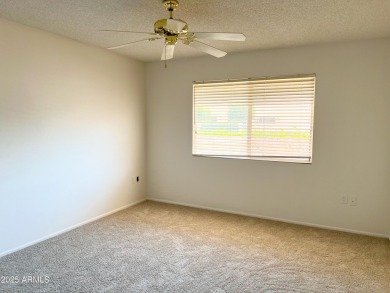 Great Gemini home in Sun City freshly painted and new carpet on Sun City Lakes West and East in Arizona - for sale on GolfHomes.com, golf home, golf lot