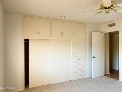 Great Gemini home in Sun City freshly painted and new carpet on Sun City Lakes West and East in Arizona - for sale on GolfHomes.com, golf home, golf lot