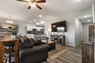 Spacious 3-Bedroom Walk-In Level Golf View Vacation Home - All on Ledgestone Country Club and Golf Course in Missouri - for sale on GolfHomes.com, golf home, golf lot