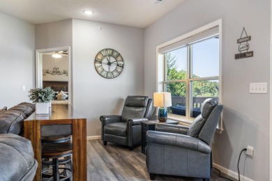 Spacious 3-Bedroom Walk-In Level Golf View Vacation Home - All on Ledgestone Country Club and Golf Course in Missouri - for sale on GolfHomes.com, golf home, golf lot