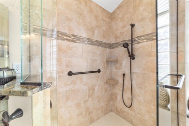 GATED 55+ COMMUNITY:  This 2 bedroom/ 2 bathroom home has new on Ocala Palms Golf and Country Club in Florida - for sale on GolfHomes.com, golf home, golf lot