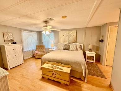 Home is located in Water Oak Country Club Estates in Lady Lake on Water Oak Country Club Estates in Florida - for sale on GolfHomes.com, golf home, golf lot