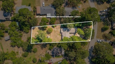 Lovely home close to park and swimming pool, offering a great on Hide-A-Way Lake Golf Course in Texas - for sale on GolfHomes.com, golf home, golf lot