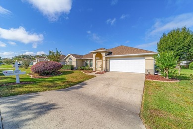 GATED 55+ COMMUNITY:  This 2 bedroom/ 2 bathroom home has new on Ocala Palms Golf and Country Club in Florida - for sale on GolfHomes.com, golf home, golf lot